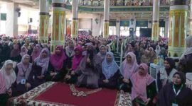 Umma Ilmia Amalia, S.Pd., M.Pd., CH., CHT., CPHT., CNLP, mengisi kajian muhasabah di Masjid Agung Ciamis.