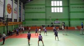 Kontingen Ciamis dari cabang lomba bola voli sedang bertanding d Gor Sukapura Kota Tasikmalaya.