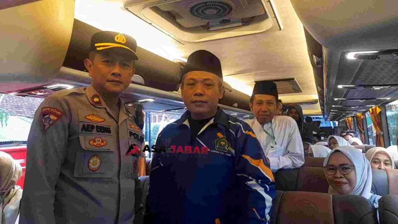 Kepala Kantor Kemenag, H. Asep Lukman Hakim (Kanan).