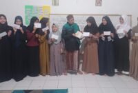 Sebanyak 10 santri Pondok Pesantren Hidayatul Ulum menerima bantuan berupa kitab dan alat tulis.