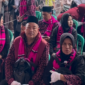 Puluhan jemaah Umrah TAZA Tours & Travel sedang menunggu keberangkatan.