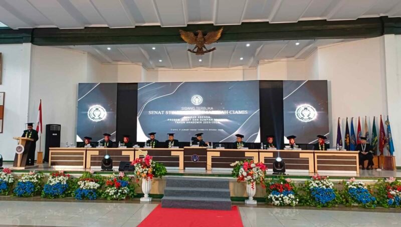 Ketua STIKes Muhammadiyah Ciamis, Nur Hidayat, S.KM., M.M., tengah memberikan sambutan.
