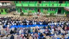 Drs. KH. Saeful Ujun, memimpin pelaksanaan salat istisqa di halaman MAN 5 Ciamis, Jumat Pagi (9/10/2026).