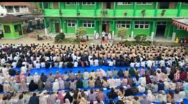 Drs. KH. Saeful Ujun, memimpin pelaksanaan salat istisqa di halaman MAN 5 Ciamis, Jumat Pagi (9/10/2026).