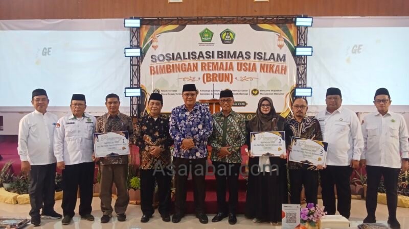 Peluncuran Logo 1 Abad Ponpes Darussalam Ciamis dirangkaikan dengan Bimbingan Remaja Usia Nikah.