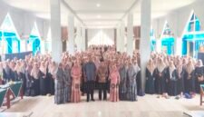 Seminar parenting bagi orang tua peserta didik se-Kecamatan Cipaku.