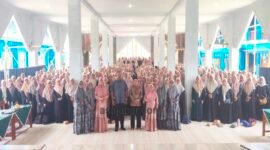 Seminar parenting bagi orang tua peserta didik se-Kecamatan Cipaku.
