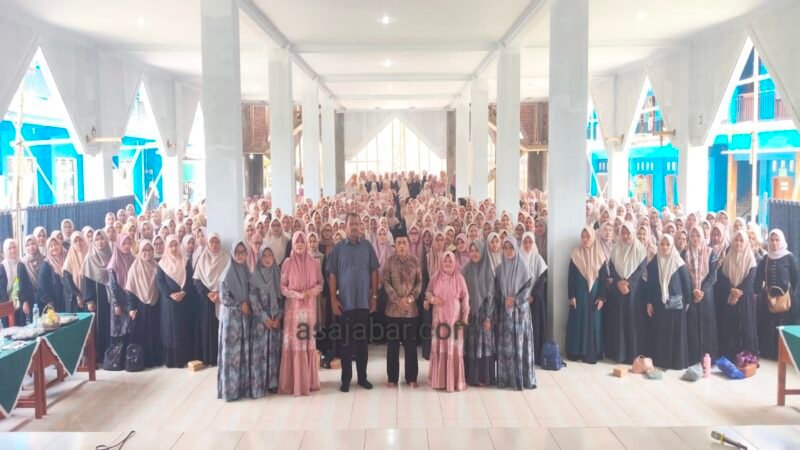Seminar parenting bagi orang tua peserta didik se-Kecamatan Cipaku.
